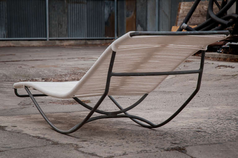 Walter Lamb Vintage Bronze Waikiki Rocking Chaise In Excellent Condition In San Francisco, CA