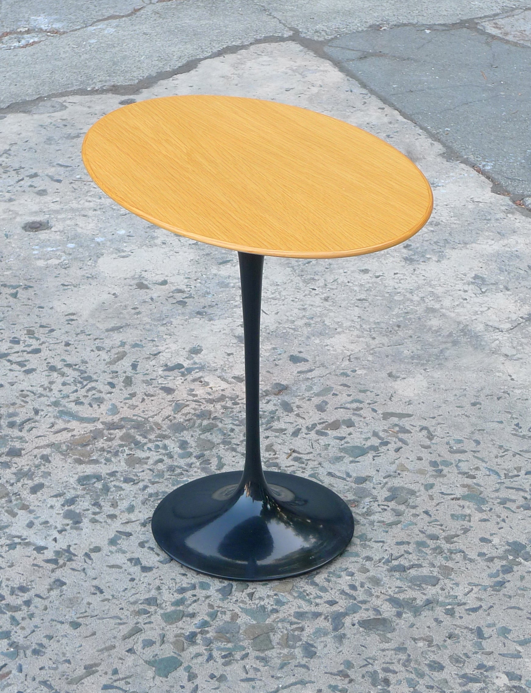 Eero Saarinen Tulip Table for Knoll