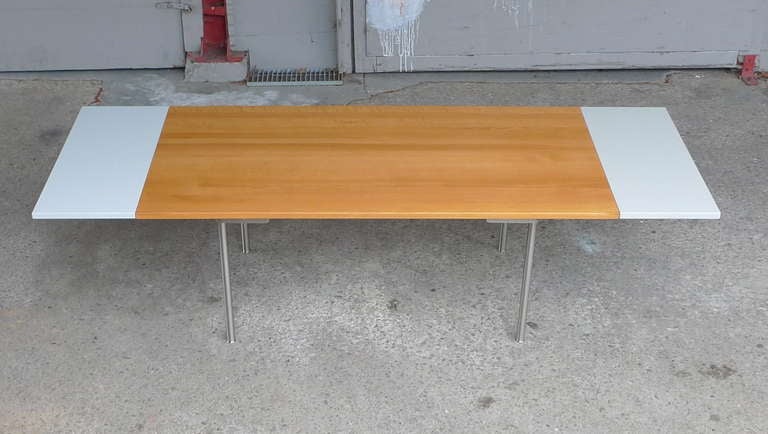 Mid-20th Century Wegner Danish-Modern CH318 Table for Carl Hansen with 2 Leaf Extensions For Sale