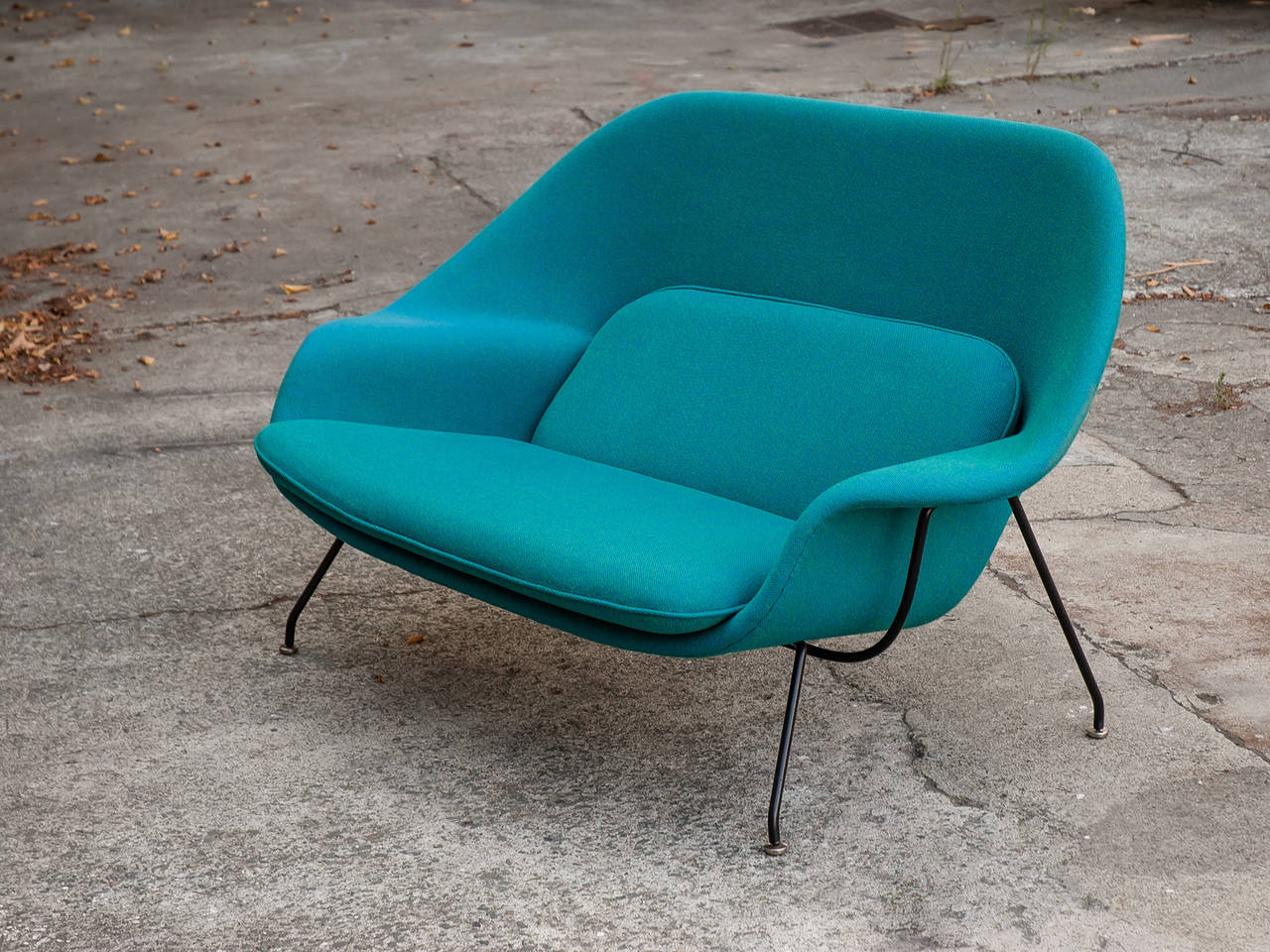 Vintage Saarinen for Knoll Womb Suite with Chair, Ottoman and Settee In Excellent Condition In San Francisco, CA