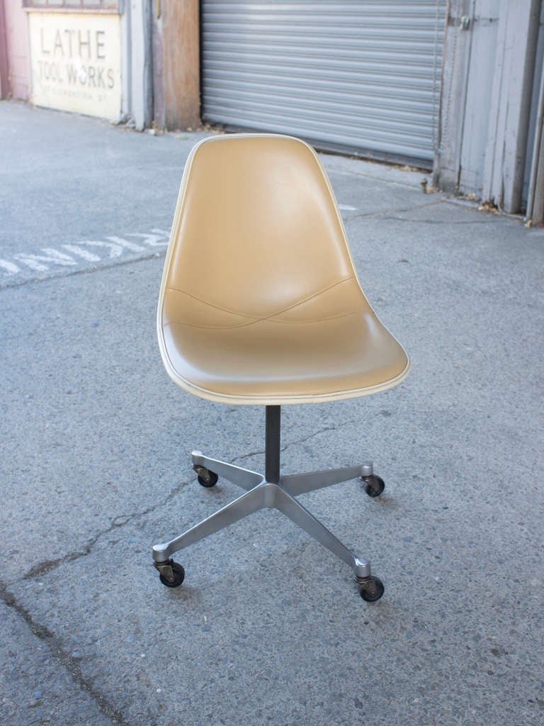 Mid-Century Modern Eames Vinyl Desk Chair with Wheels.