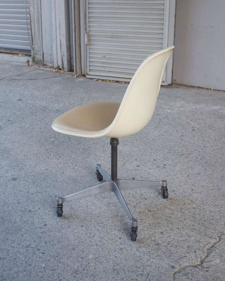 American Eames Vinyl Desk Chair with Wheels.
