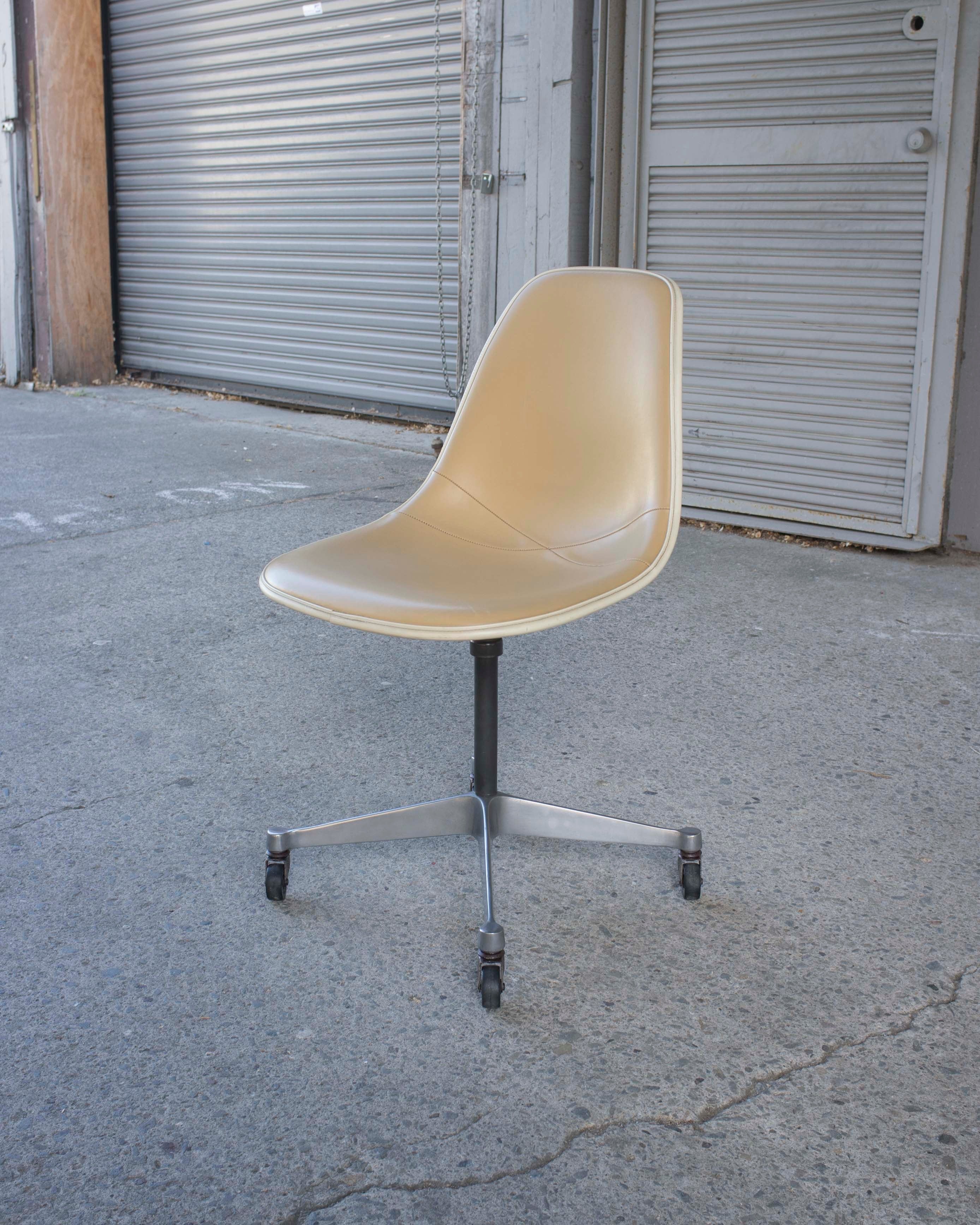 Eames Vinyl Desk Chair with Wheels.