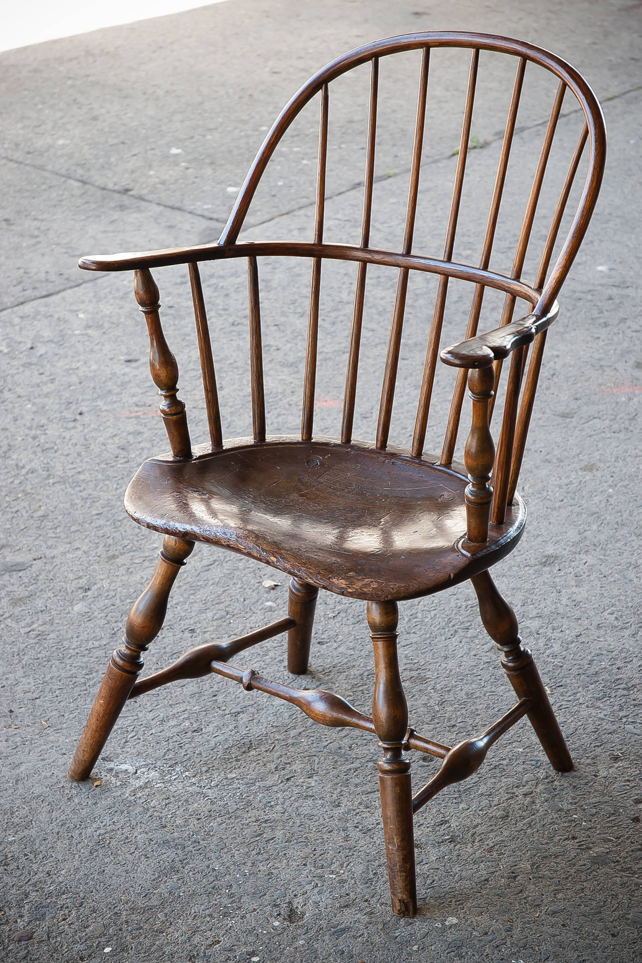 Vintage Early American Sack-Back Windsor Armchair For Sale 1