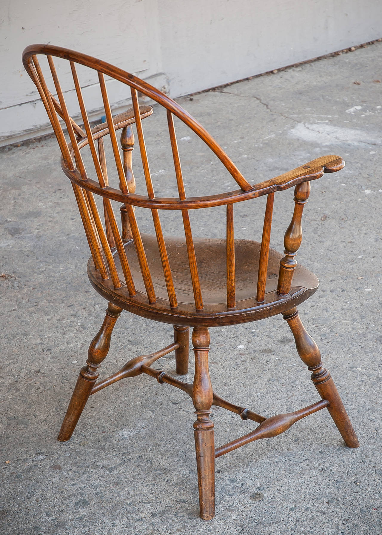 Vintage Early American Sack-Back Windsor Armchair In Good Condition For Sale In San Francisco, CA