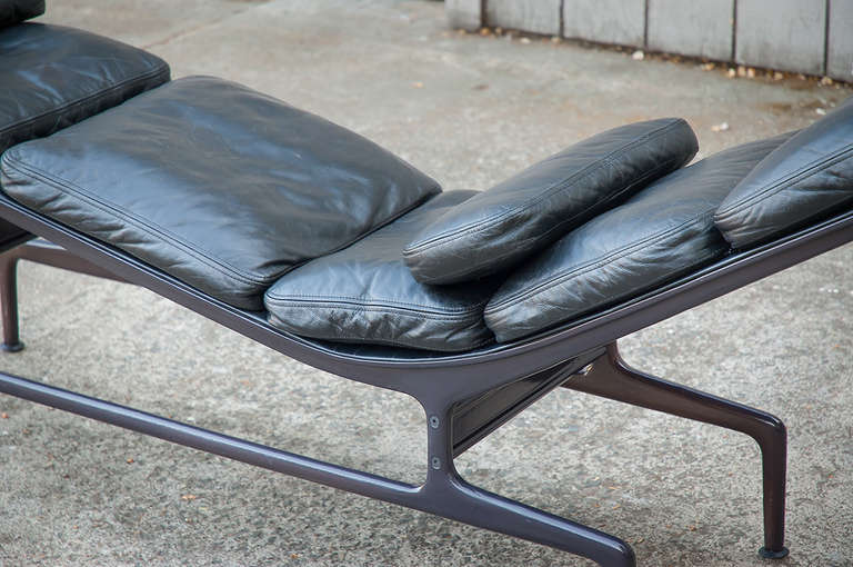 Charles Eames Chaise for Herman Miller 1