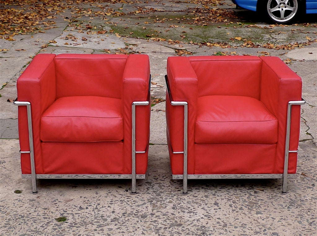 Corbusier Pair of LC2 Petite Grand Confort Chairs 1928 2