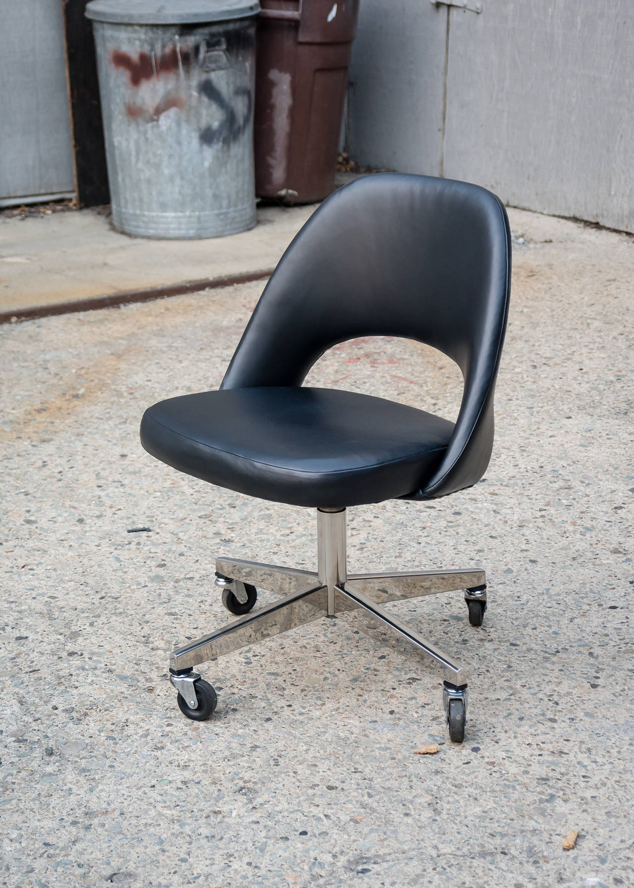 Mid-Century Modern Vintage Eero Saarinen Leather Desk Chair for Knoll