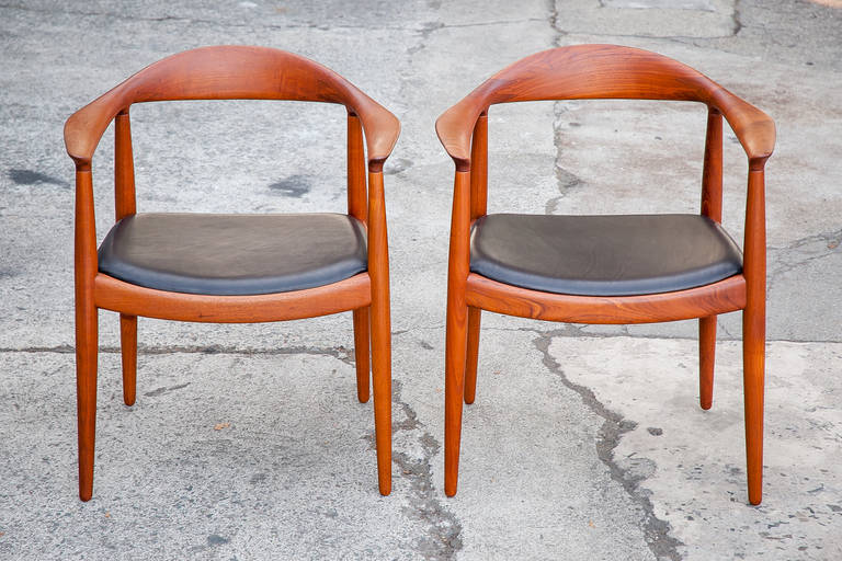 Hans Wegner Vintage Pair of Teak Round Chairs 1