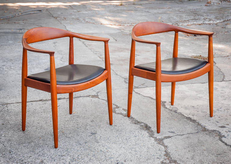 Hans Wegner Vintage Pair of Teak Round Chairs In Excellent Condition In San Francisco, CA