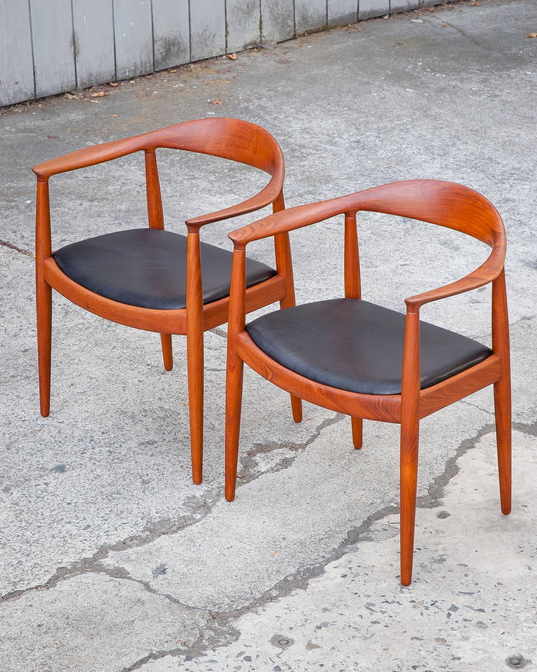 Hans Wegner Vintage Pair of Teak Round Chairs 4