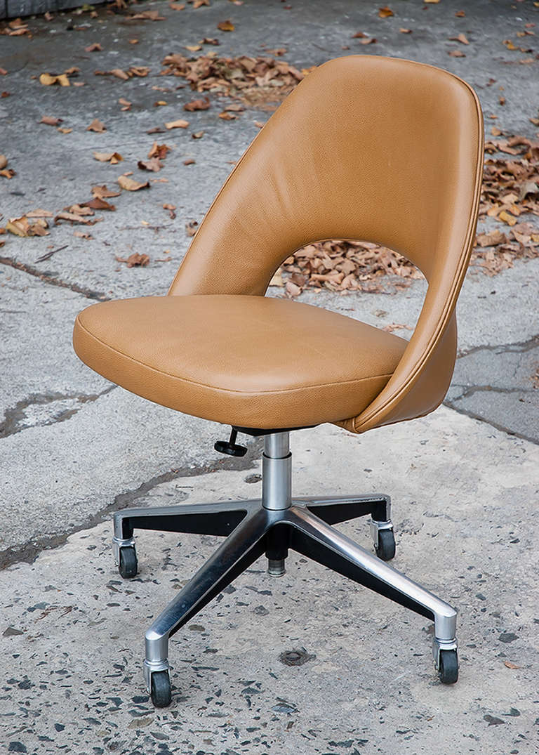 American Saarinen Vintage Leather Desk Chair with Casters for Knoll 1957