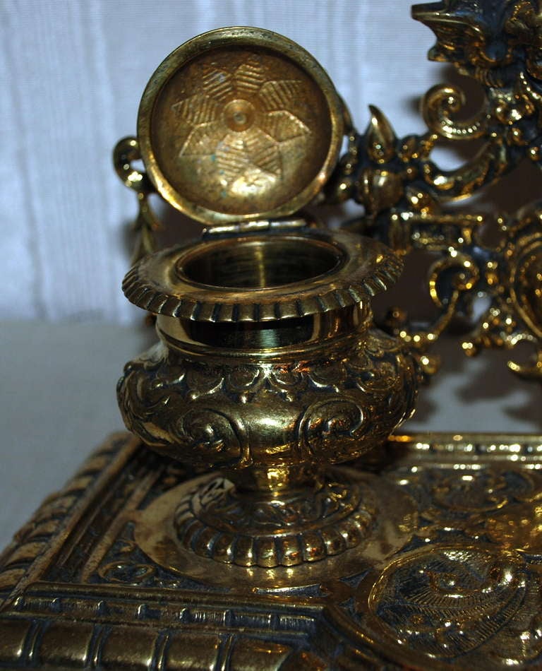 Antique English Victorian Brass Inkwell In Excellent Condition In New Orleans, LA