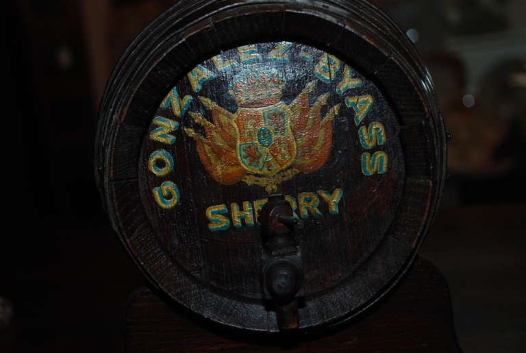 Antique English Oak Barrel In Excellent Condition In New Orleans, LA