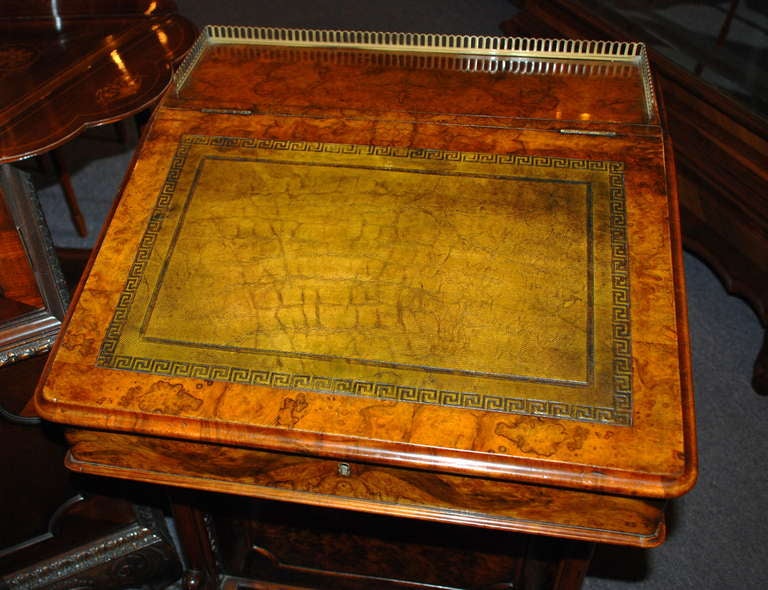 Antique English Burled Walnut Davenport Desk , circa 1870 In Good Condition In New Orleans, LA