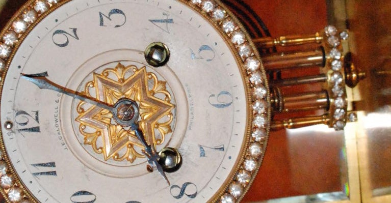 Horloge de chevalet américaine ancienne en bronze en vente 5