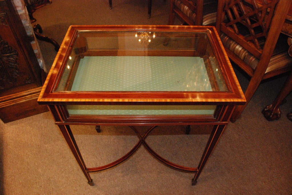 19th Century Antique English Sheraton Display Table