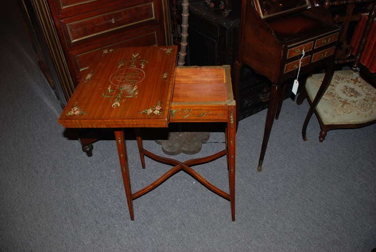 Britannique Ancienne table de jeu anglaise en bois de satin