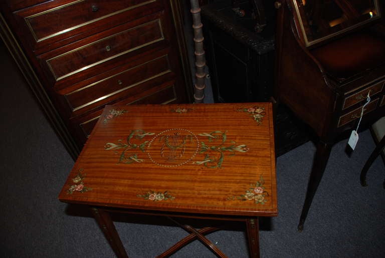 Ancienne table de jeu anglaise en bois de satin Bon état à New Orleans, LA