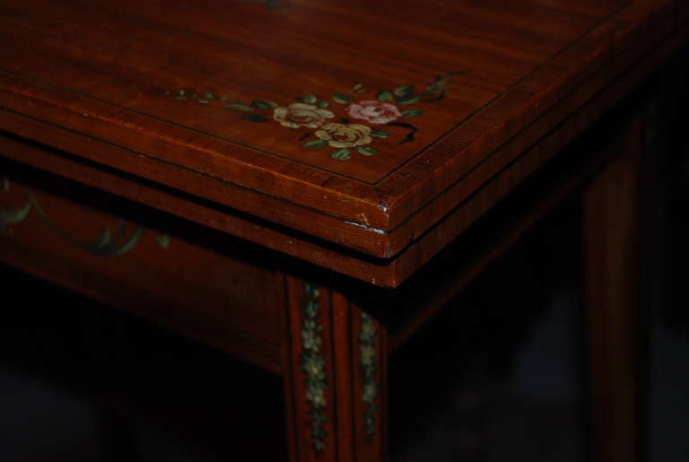 Citronnier Ancienne table de jeu anglaise en bois de satin