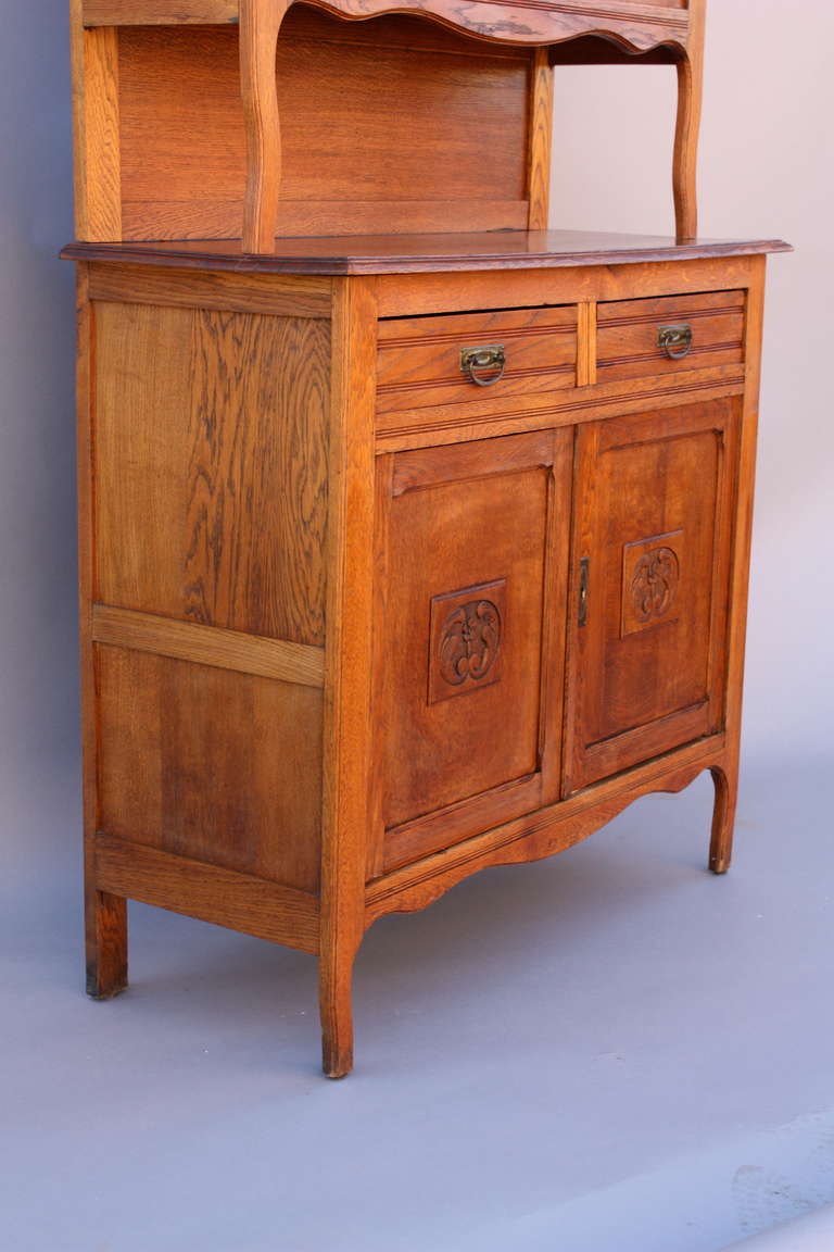 Oak Early 1900s Elegant Art Nouveau/Arts And Crafts Cabinet