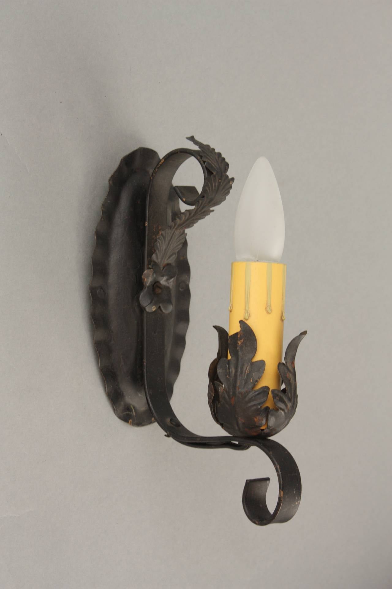 Pair of 1920s Sconces with Acanthus Leaf Motif In Good Condition In Pasadena, CA