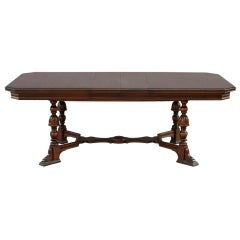 Expandable Mahogany Dining Room Table