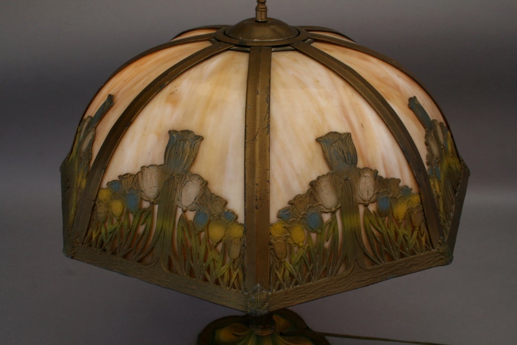 Tulip Motif Slag Glass Lamp 4