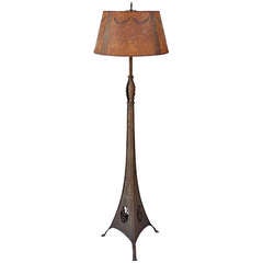 Fantastic 1920
s Floor Lamp with Beautiful Base and Iron Base