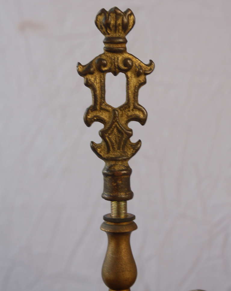Bronze 1920s Elegant Table Lamp With Metal Mesh Shade
