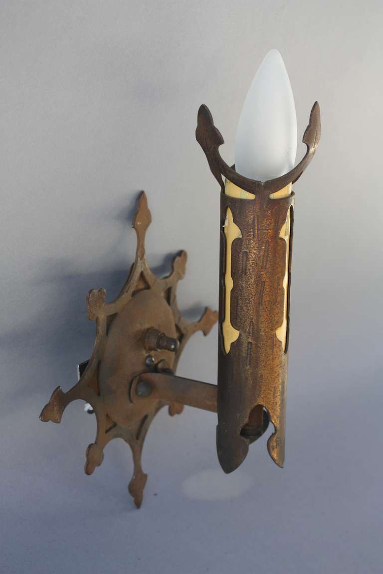 1920s Star Pattern Sconce In Excellent Condition For Sale In Pasadena, CA