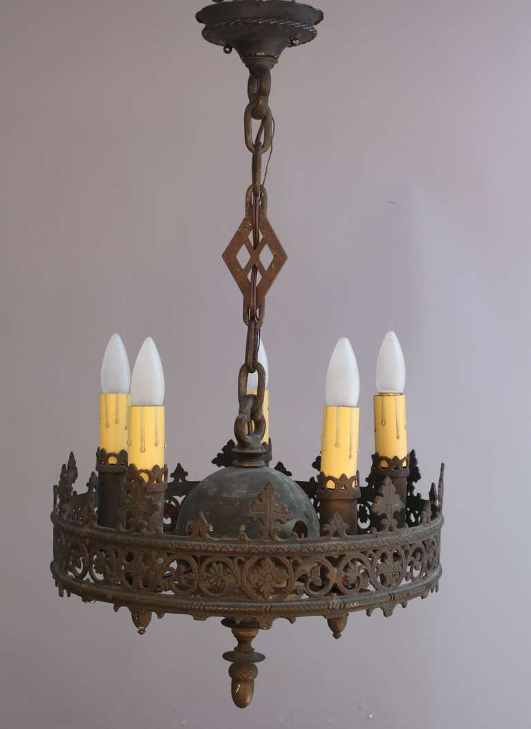 Circa 1920s chandelier finely crafted, bronze, brass and iron construction. Body of fixture is 12.5