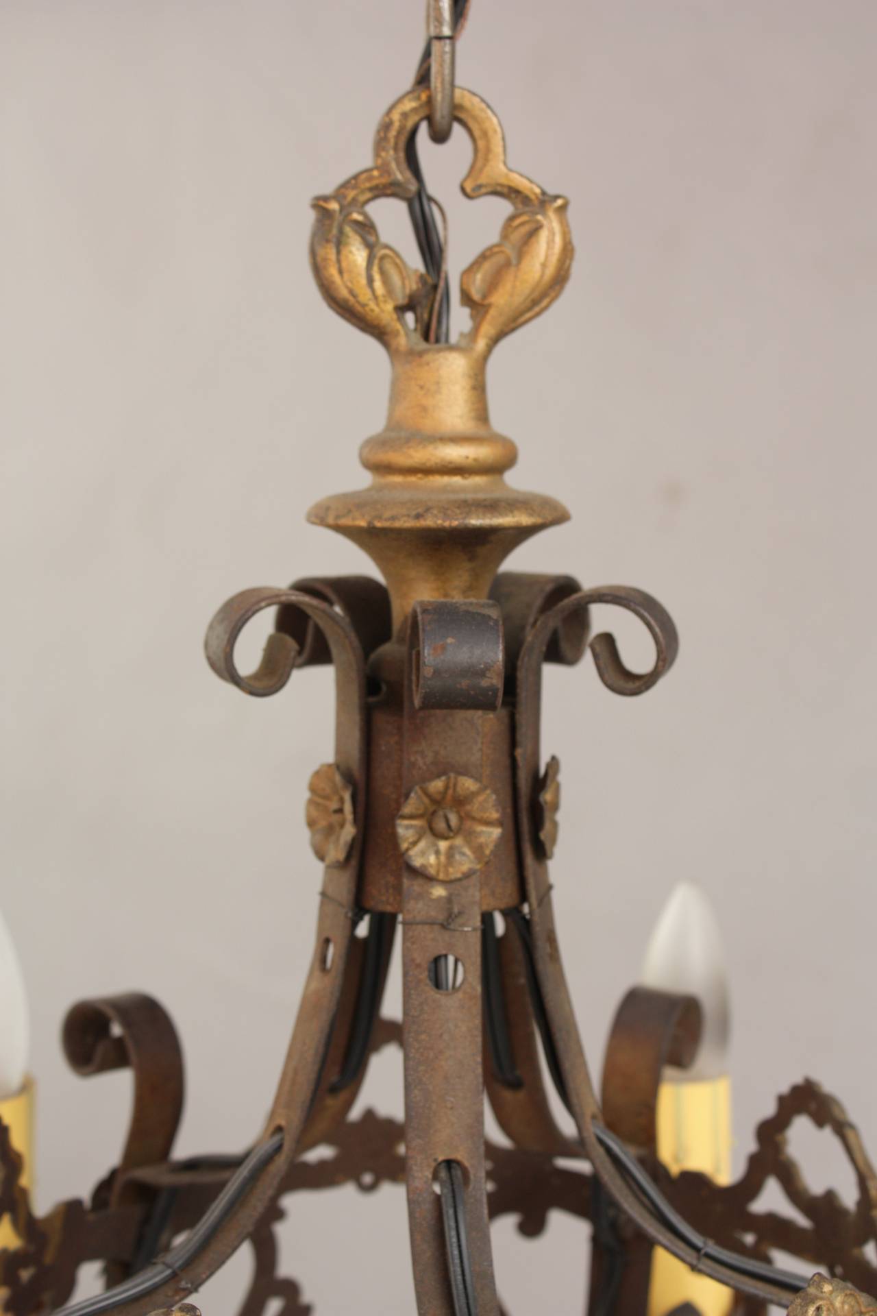 Vintage 1920s Chandelier with Acanthus Details In Good Condition For Sale In Pasadena, CA