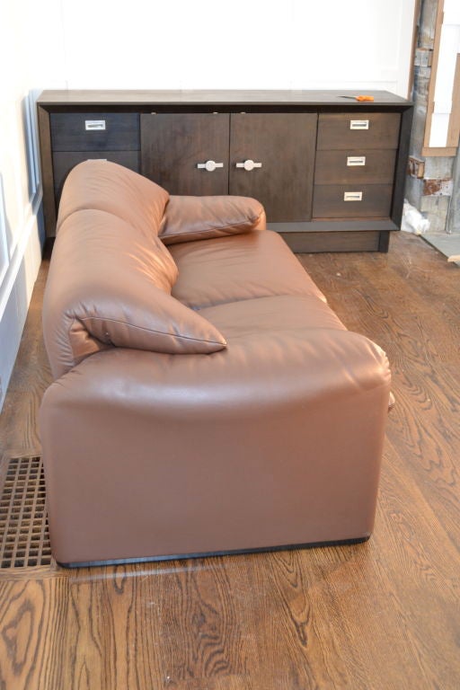 Maralunga 2-seat sofa by Vico Magistretti for Cassina 3