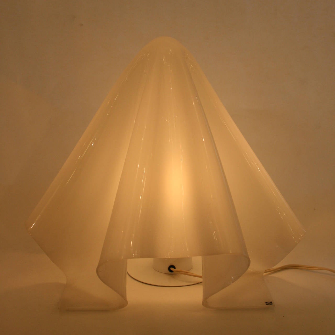 Molded acrylic shade. Made in Japan

Manufactured by Yamagiwa.