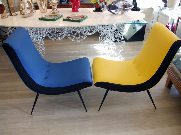 A Pair Of Italian Mid Century Lounge Chairs In Excellent Condition For Sale In London, GB