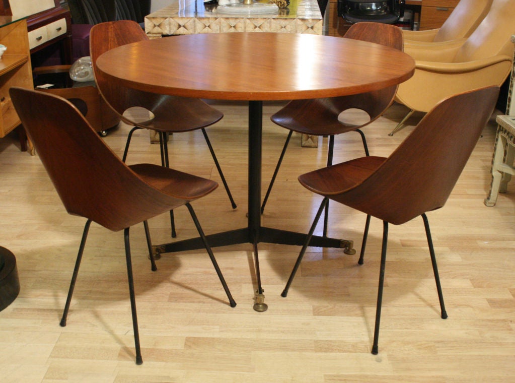 A Vittorio Nobili design table In Good Condition For Sale In London, GB