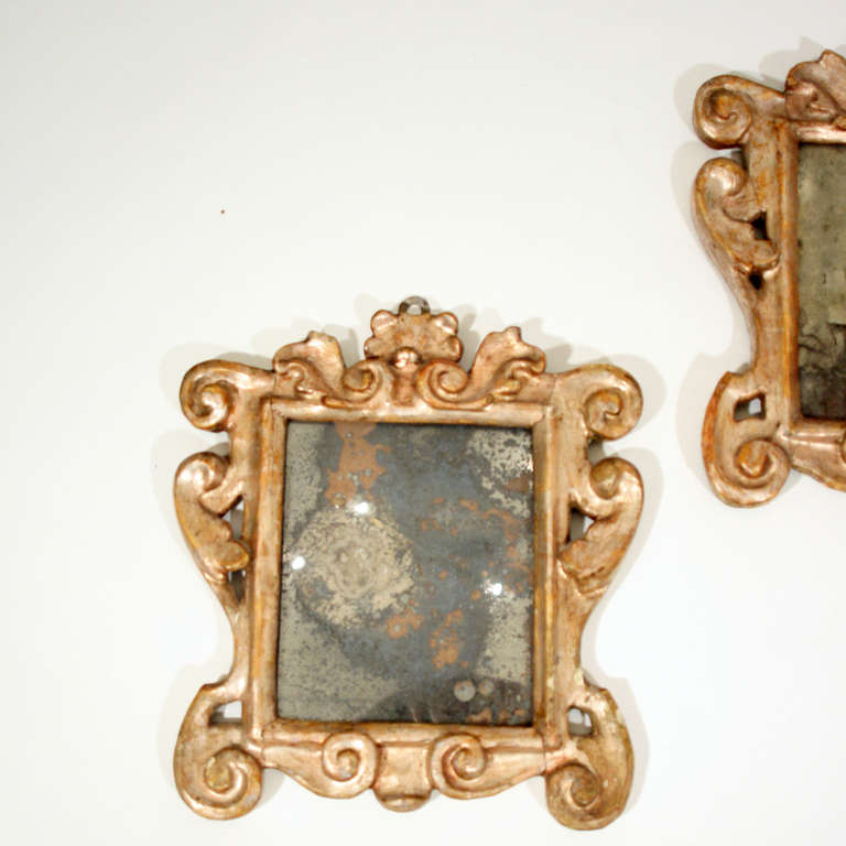 Pair of 18th Century Carved Italian Mirrors In Good Condition For Sale In London, GB