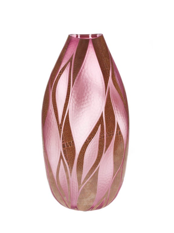 A blown pink colour glass with Battuto technique and Gold inclusions,

signed by Artist P & R Ferro .