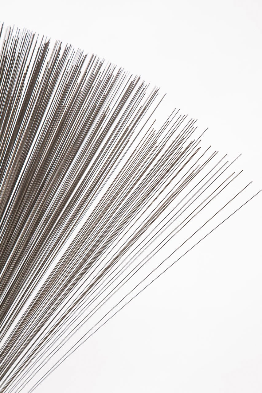 Américain Val Bertoia Sculpture à double pulvérisation verticale:: fils d'acier avec base en laiton:: 2014 en vente