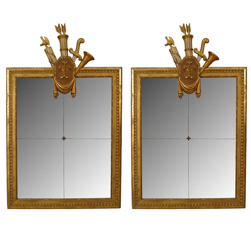 Paire de miroirs muraux à fronton Fleur De Lis de style néoclassique italien doré