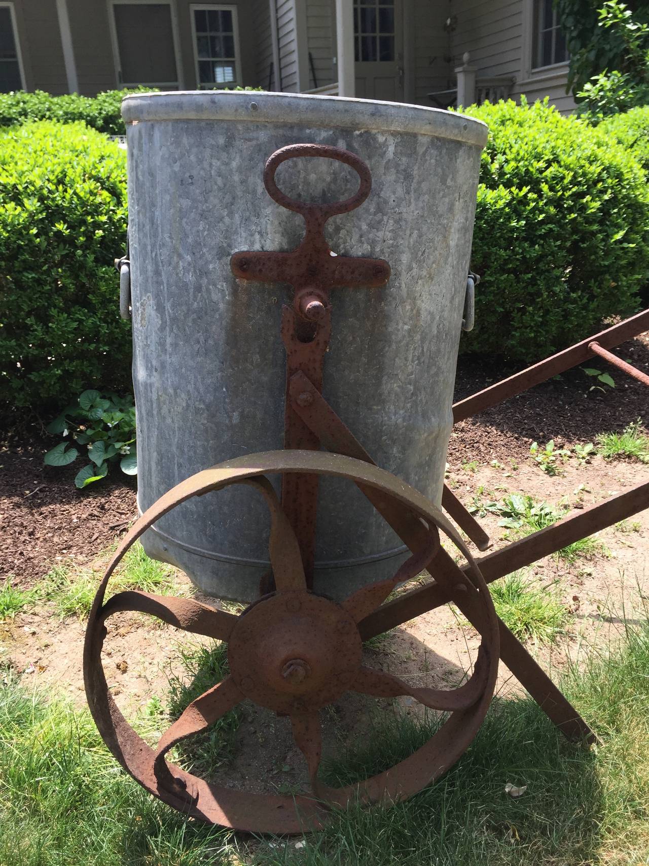 Wonderful Original Iron and Zinc English Water Barrow In Excellent Condition In Woodbury, CT