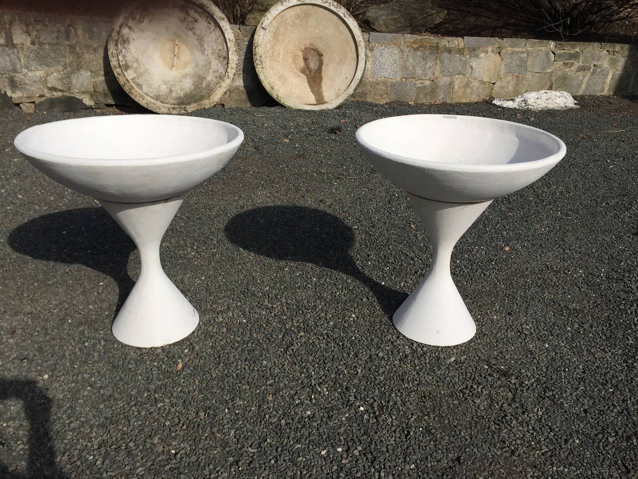Pair of Rare Willy Guhl Bowl on Hourglass Planters In Excellent Condition In Woodbury, CT
