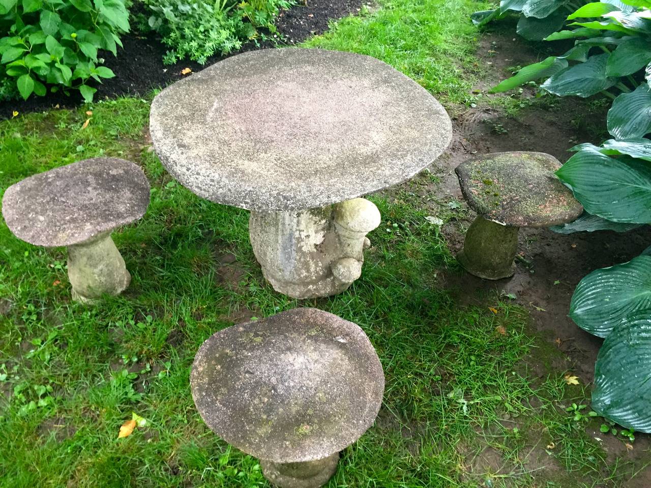 20th Century Fabulous Five-Piece Toadstool Table with Matching Stools