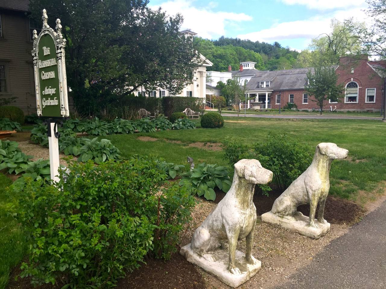 Riesiges Paar englischer Wachhund-Statuen (Englisch)