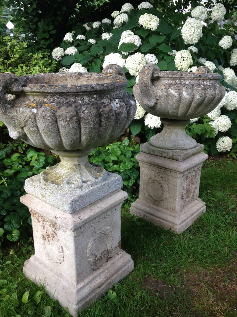 20th Century Elegant Near Pair of English Cast Stone Pulham-Style Urns