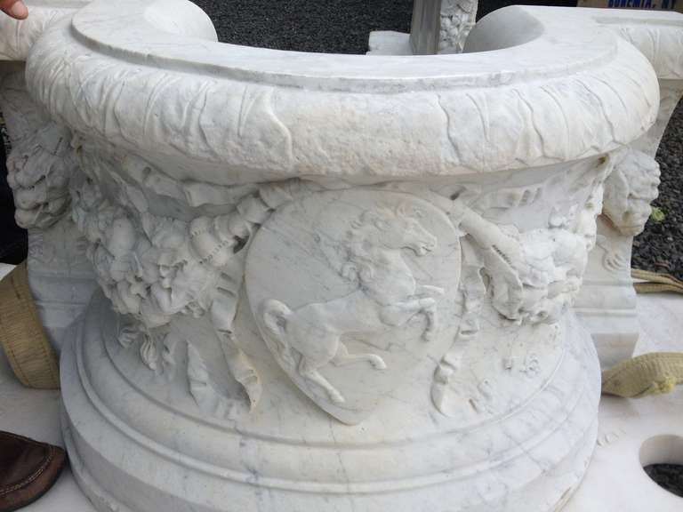 Carrara Marble Magnificent Large 18th Century Marble Fountain Basin