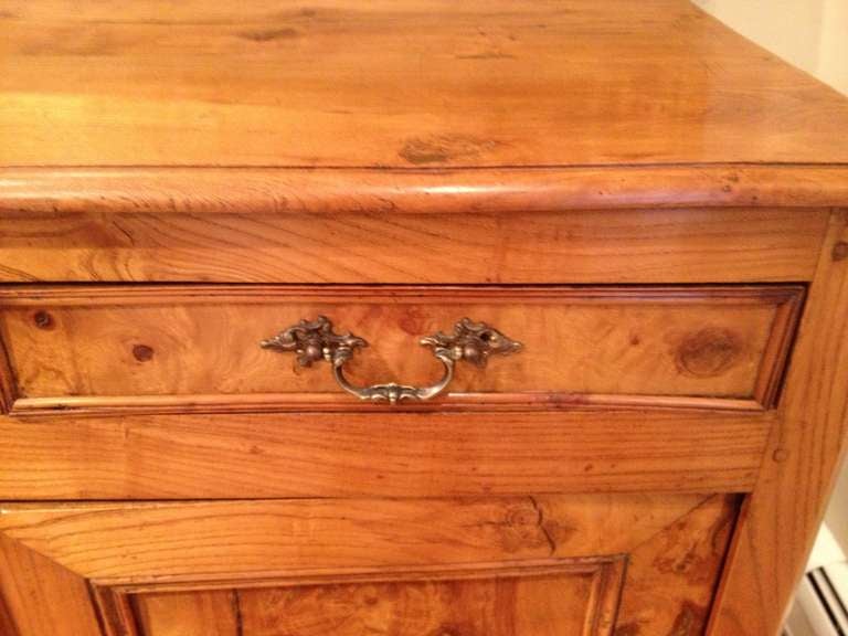 French 19th Century Louis Philippe Burled Ash Buffet In Good Condition For Sale In Woodbury, CT