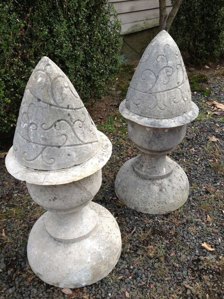 Pair of Grand 19th Century French Hand-Carved Limestone Finials For Sale 3