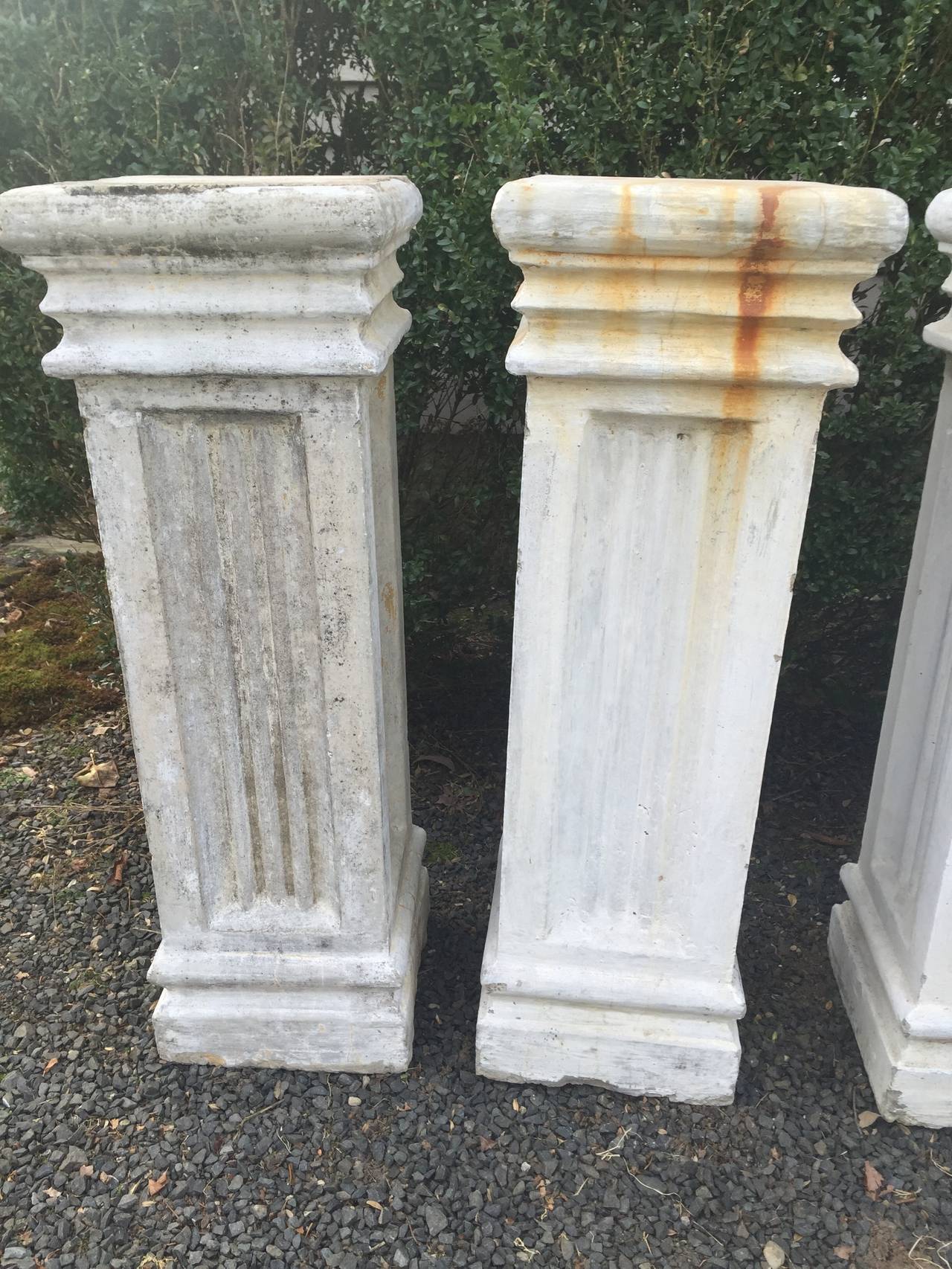 fluted pedestal